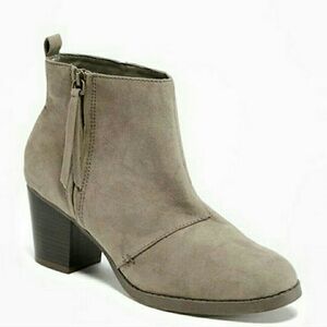 Old Navy Grey Suede Ankle Booties Size 8